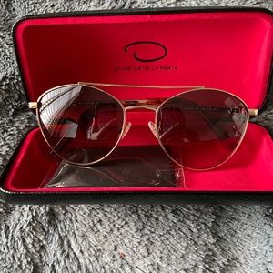 O by Oscar De La Renta aviator sunglasses